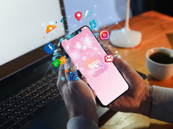 How to Integrate Mobile Marketing with Social Media